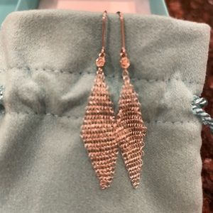 Tiffany and Co. Elsa Peretti mesh earrings. Come with pouch, gift box and bag